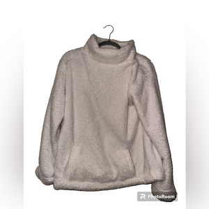 White Fluffy Sweater‎